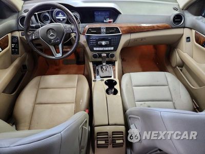 Zdjęcie 8 z 12 samochodu: 2013 MERCEDES-BENZ C 250 VIN:WDDGF4HB5DR253980 - miniatura