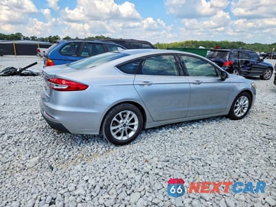 Trzecie zdjęcie samochodu z tyłu: 2020 FORD FUSION SE VIN:3FA6P0HD0LR256176 - miniatura