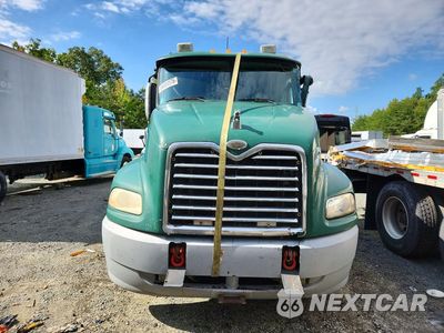 Piąte zdjęcie samochodu w środku: 2004 MACK CX600 SEMI TRUCK VIN:1M1AE06Y94N017181 - miniatura