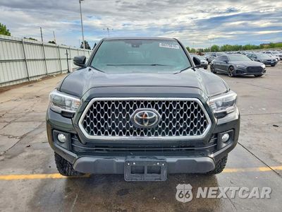 Piąte zdjęcie samochodu w środku: 2018 TOYOTA TACOMA TRD OFF-ROAD VIN:5TFCZ5AN3JX139090 - miniatura