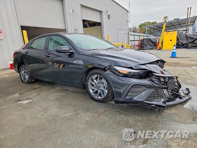Czwarte zdjęcie samochodu z boku: 2026 HYUNDAI ELANTRA HYBRID BLUE VIN:KMHLM4DJXTU209556 - miniatura