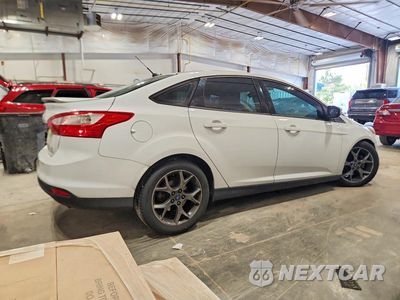 Trzecie zdjęcie samochodu z tyłu: 2014 FORD FOCUS SE VIN:1FADP3F20EL104278 - miniatura