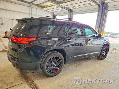 Trzecie zdjęcie samochodu z tyłu: 2023 CHEVROLET TRAVERSE PREMIER VIN:1GNEVKKW8PJ326130 - miniatura
