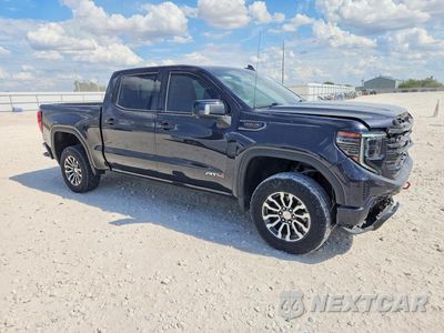 Czwarte zdjęcie samochodu z boku: 2023 GMC SIERRA K1500 AT4 VIN:1GTUUEELXPZ122361 - miniatura