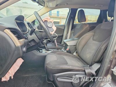 Zdjęcie 7 z 13 samochodu: 2015 JEEP CHEROKEE LATITUDE VIN:1C4PJMCB3FW571813 - miniatura
