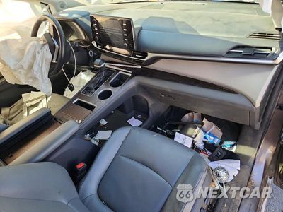 Zdjęcie 8 z 14 samochodu: 2021 TOYOTA SIENNA XLE VIN:5TDJRKEC5MS019235 - miniatura
