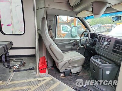 Piąte zdjęcie samochodu w środku: 2010 CHEVROLET EXPRESS G3500 SHUTTLE BUS VIN:1GB6G3AGXA1174497 - miniatura