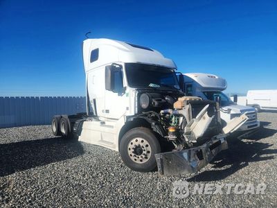 Czwarte zdjęcie samochodu z boku: 2016 VOLVO VNL SEMI TRUCK VIN:4V4NC9EJ1GN965020 - miniatura