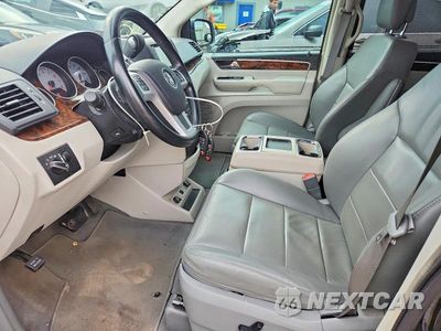 Zdjęcie 7 z 13 samochodu: 2011 VOLKSWAGEN ROUTAN SEL VIN:2V4RW6DG9BR717155 - miniatura