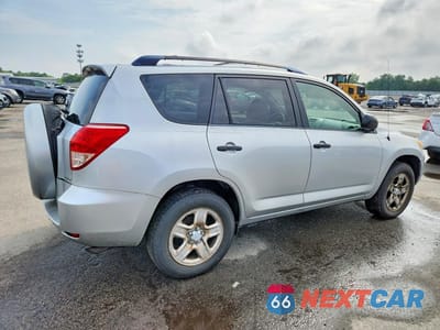 Trzecie zdjęcie samochodu z tyłu: 2007 TOYOTA RAV4 BASE VIN:JTMBD33V576029975 - miniatura