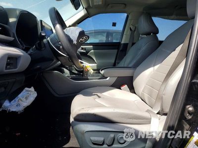 Zdjęcie 7 z 13 samochodu: 2022 TOYOTA HIGHLANDER XLE VIN:5TDHZRBH9NS593636 - miniatura
