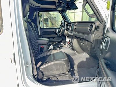Piąte zdjęcie samochodu w środku: 2021 JEEP WRANGLER UNLIMITED SAHARA 4XE VIN:1C4JJXP62MW643294 - miniatura