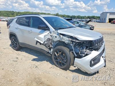 Czwarte zdjęcie samochodu z boku: 2025 JEEP COMPASS LATITUDE VIN:3C4NJDBN8ST571633 - miniatura