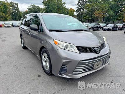 Czwarte zdjęcie samochodu z boku: 2018 TOYOTA SIENNA L VIN:5TDZZ3DC8JS908598 - miniatura