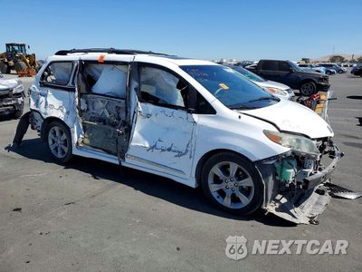 Czwarte zdjęcie samochodu z boku: 2014 TOYOTA SIENNA SPORT VIN:5TDXK3DC7ES480184 - miniatura