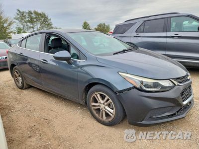 Czwarte zdjęcie samochodu z boku: 2017 CHEVROLET CRUZE LT VIN:1G1BE5SM0H7162164 - miniatura