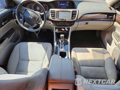 Zdjęcie 8 z 13 samochodu: 2017 HONDA ACCORD EX VIN:1HGCR2F79HA044606 - miniatura