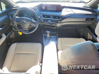 Zdjęcie 8 z 12 samochodu: 2019 LEXUS UX 250H VIN:JTHU9JBH1K2000711 - miniatura