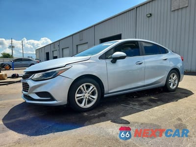 2018 CHEVROLET CRUZE LT 1G1BE5SM5J7195537 - główne zdjęcie licytacji z USA - miniatura
