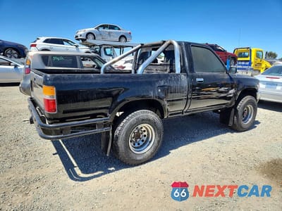 Trzecie zdjęcie samochodu z tyłu: 1989 TOYOTA PICKUP DELUXE V6 VIN:JT4VN01D7K6005902 - miniatura