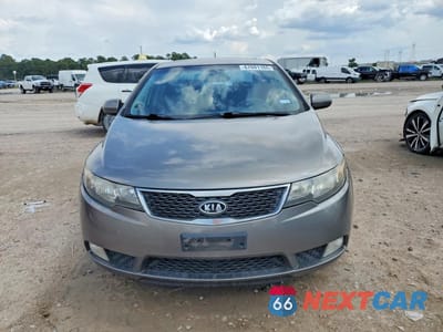 Piąte zdjęcie samochodu w środku: 2011 KIA FORTE SX VIN:KNAFW4A36B5317213 - miniatura