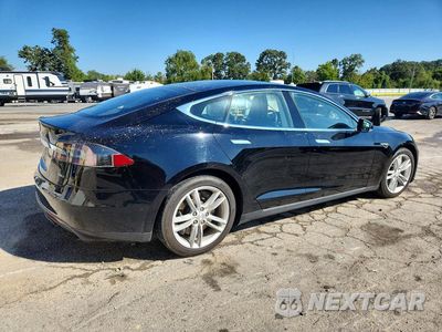 Trzecie zdjęcie samochodu z tyłu: 2015 TESLA MODEL S 70D VIN:5YJSA1S26FF084295 - miniatura