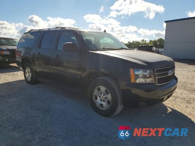 Czwarte zdjęcie samochodu z boku: 2013 CHEVROLET SUBURBAN C1500 LT VIN:1GNSCJE09DR358947 - miniatura