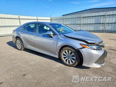 Czwarte zdjęcie samochodu z boku: 2019 TOYOTA CAMRY LE VIN:4T1B11HKXKU692681 - miniatura