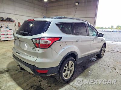 Trzecie zdjęcie samochodu z tyłu: 2018 FORD ESCAPE SEL VIN:1FMCU0HDXJUC03749 - miniatura