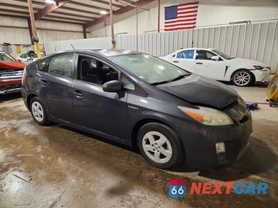 Czwarte zdjęcie samochodu z boku: 2010 TOYOTA PRIUS III VIN:JTDKN3DU4A5157690 - miniatura