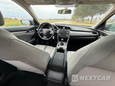 Zdjęcie 9 z 10 samochodu: 2018 HONDA CIVIC LX VIN:2HGFC2E57JH513195 - miniatura