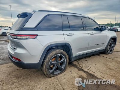 Trzecie zdjęcie samochodu z tyłu: 2025 JEEP GRAND CHEROKEE LIMITED VIN:1C4RJHBG1SC304064 - miniatura