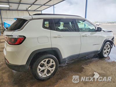 Trzecie zdjęcie samochodu z tyłu: 2024 JEEP COMPASS LATITUDE VIN:3C4NJDBN9RT118129 - miniatura