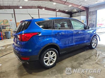 Trzecie zdjęcie samochodu z tyłu: 2019 FORD ESCAPE SE VIN:1FMCU0GD6KUB78254 - miniatura