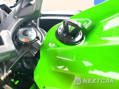 Zdjęcie 8 z 9 samochodu: 2022 KAWASAKI EX650 N VIN:ML5EXEN15NDA66265 - miniatura