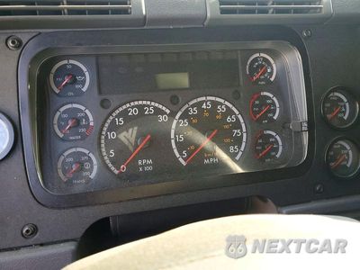 Zdjęcie 9 z 14 samochodu: 2016 FREIGHTLINER CASCADIA 125 SEMI TRUCK VIN:1FVXGF004GLGX5699 - miniatura