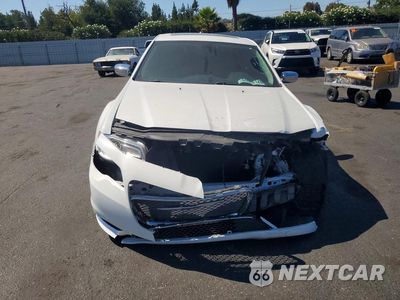 Piąte zdjęcie samochodu w środku: 2019 CHRYSLER 300 LIMITED VIN:2C3CCAEG5KH585953 - miniatura
