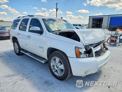 Czwarte zdjęcie samochodu z boku: 2013 CHEVROLET TAHOE C1500 LT VIN:1GNSCBE09DR269806 - miniatura