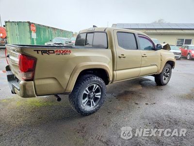 Trzecie zdjęcie samochodu z tyłu: 2017 TOYOTA TACOMA SR V6 VIN:3TMCZ5AN9HM100164 - miniatura