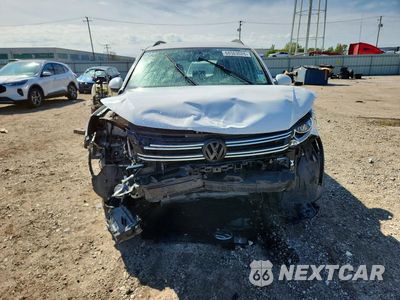 Piąte zdjęcie samochodu w środku: 2017 VOLKSWAGEN TIGUAN S VIN:WVGAV7AX6HK003507 - miniatura