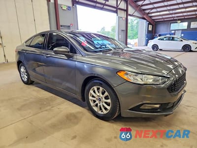 Czwarte zdjęcie samochodu z boku: 2018 FORD FUSION S VIN:3FA6P0G75JR227006 - miniatura
