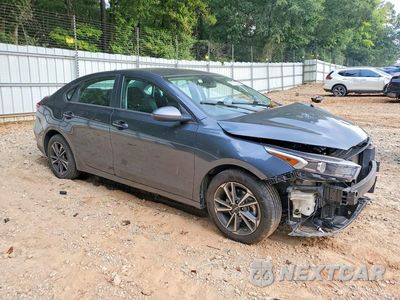 Czwarte zdjęcie samochodu z boku: 2023 KIA FORTE LXS VIN:3KPF24AD4PE668592 - miniatura