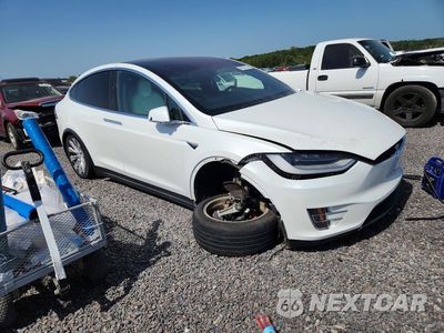 Czwarte zdjęcie samochodu z boku: 2020 TESLA MODEL X VIN:5YJXCAE2XLF232729 - miniatura
