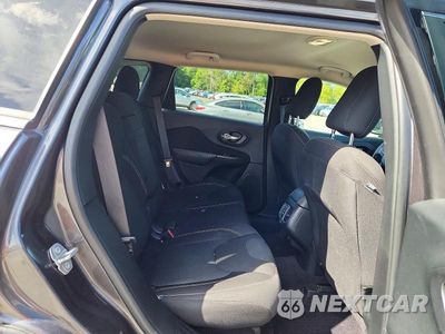 Zdjęcie 11 z 13 samochodu: 2017 JEEP CHEROKEE LATITUDE VIN:1C4PJMCB4HW543506 - miniatura