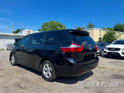 Trzecie zdjęcie samochodu z tyłu: 2020 TOYOTA SIENNA L VIN:5TDZZ3DCXLS083327 - miniatura