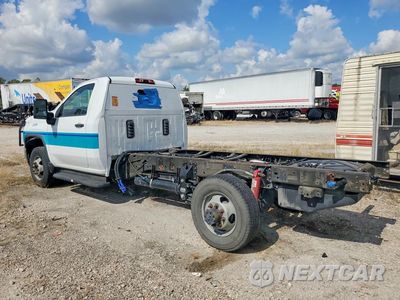 Drugie zdjęcie samochodu z przodu: 2022 CHEVROLET SILVERADO C3500 VIN:1GB3WRE73NF327135 - miniatura