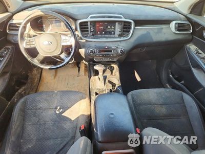 Zdjęcie 8 z 12 samochodu: 2020 KIA SORENTO LX VIN:5XYPG4A35LG652010 - miniatura