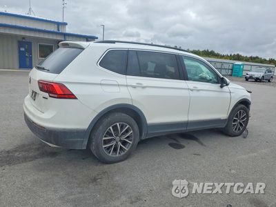 Trzecie zdjęcie samochodu z tyłu: 2020 VOLKSWAGEN TIGUAN SE VIN:3VV2B7AX1LM086395 - miniatura