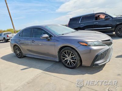 Czwarte zdjęcie samochodu z boku: 2022 TOYOTA CAMRY SE VIN:4T1G11AK2NU669335 - miniatura