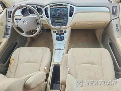 Zdjęcie 8 z 12 samochodu: 2005 TOYOTA HIGHLANDER BASE VIN:JTEEP21A550117368 - miniatura